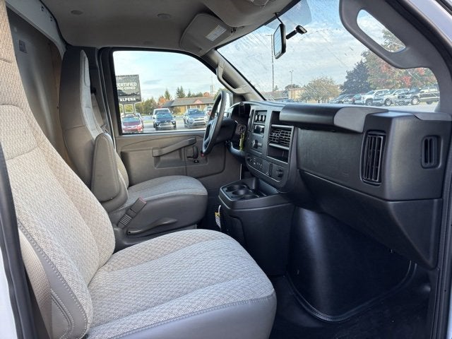 2025 GMC Savana Cutaway 3500 1WT