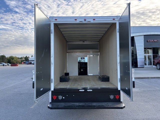 2025 GMC Savana Cutaway 3500 1WT