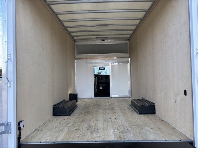 2025 GMC Savana Cutaway 3500 1WT