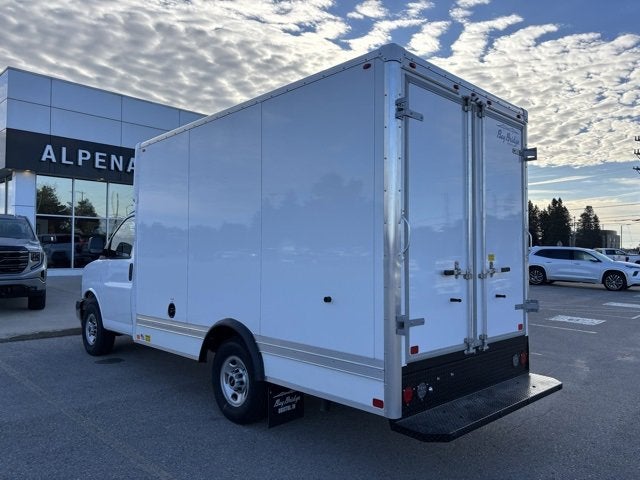 2025 GMC Savana Cutaway 3500 1WT