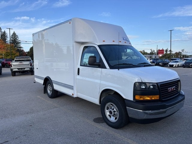 2025 GMC Savana Cutaway 3500 1WT