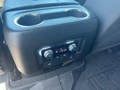 2024 GMC Yukon XL SLE