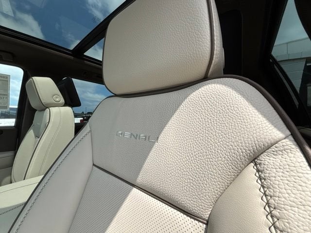 2026 GMC Yukon XL Denali - Photo 15