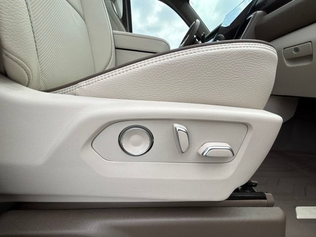 2026 GMC Yukon XL Denali - Photo 18