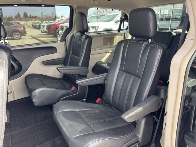 2015 Chrysler Town & Country Touring-L