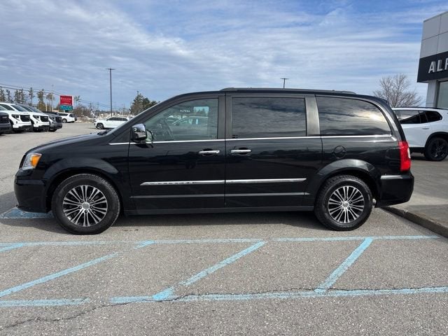 2015 Chrysler Town & Country Touring-L