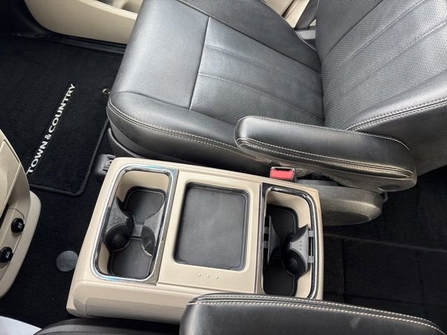 2015 Chrysler Town & Country Touring-L