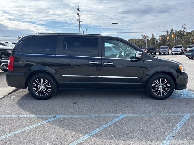 2015 Chrysler Town & Country Touring-L