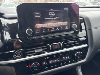 2024 Nissan Pathfinder SV