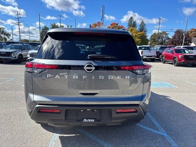 2025 Nissan Pathfinder SV