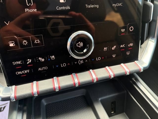 2024 GMC Acadia AT4