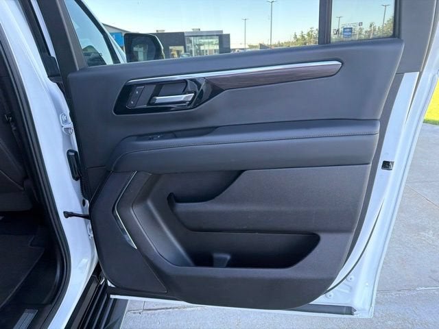2025 Chevrolet Suburban LT
