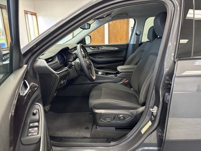 2022 Jeep Grand Cherokee Laredo 4x4