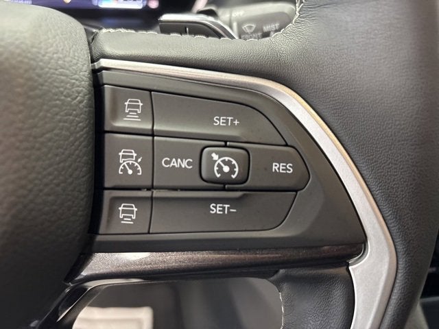 2022 Jeep Grand Cherokee Laredo 4x4