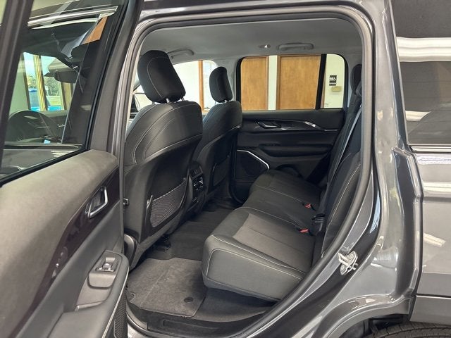 2022 Jeep Grand Cherokee Laredo 4x4