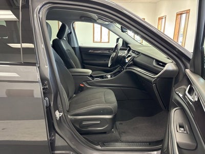 2022 Jeep Grand Cherokee Laredo 4x4