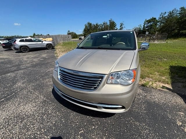 2013 Chrysler Town & Country Touring-L