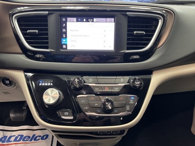 2022 Chrysler Voyager LX