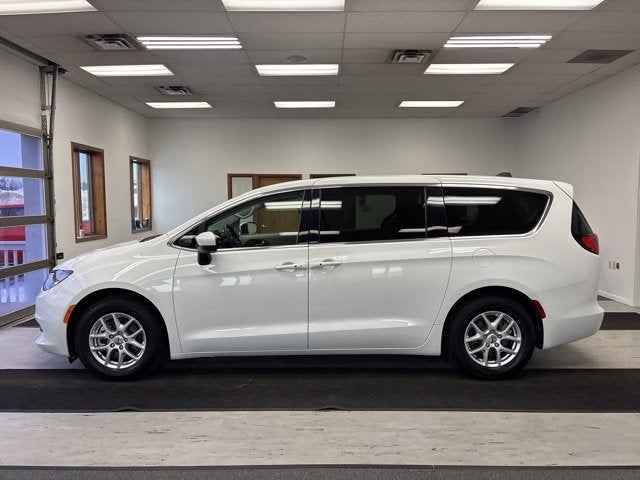 2022 Chrysler Voyager LX