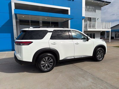 2025 Nissan Pathfinder SV